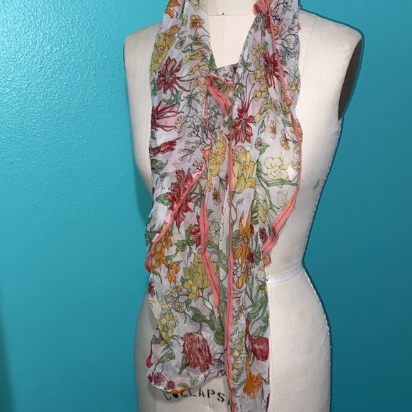 VINTAGE FLORAL SILK BLOUSE, SKIRT & SCARF | 8/10 - Picture 8 of 11